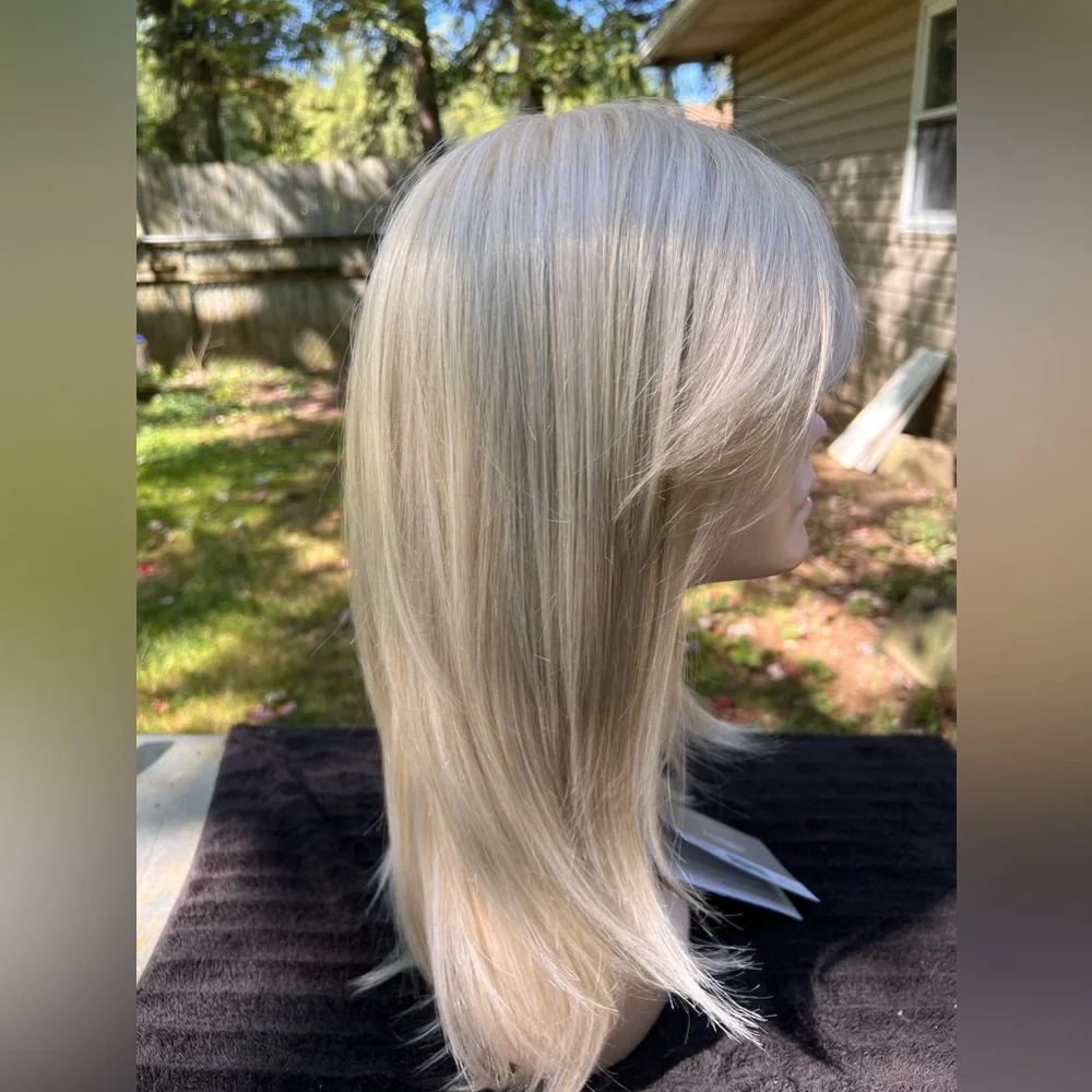 Raquel Welch Wigs “Influencer Inspo” Heat ok synthetic wig - Picture 3 of 7